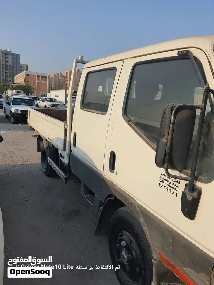 Mitsubishi Canter 2004 photo 2