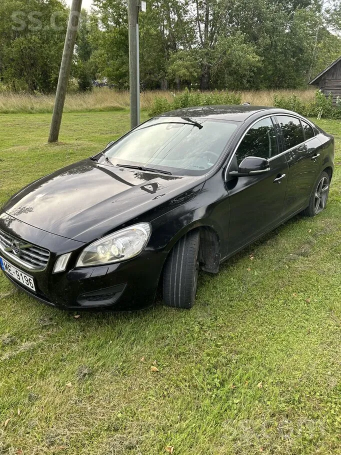 Volvo S60 2010 photo 2