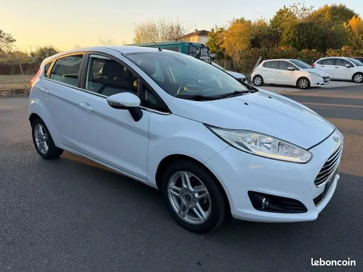 Ford Fiesta 2015 photo 2