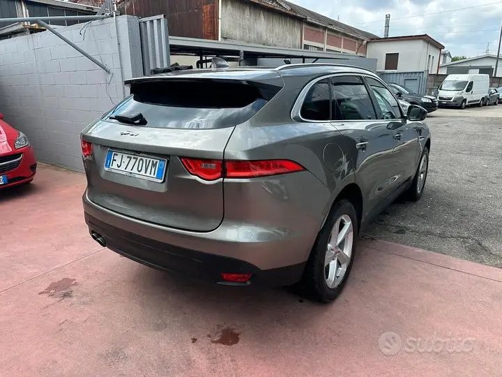 Jaguar F-Pace 2017 photo 4
