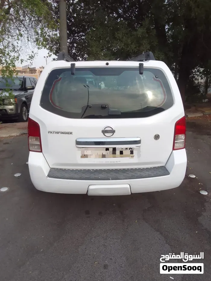 Nissan Pathfinder 2010 photo 2