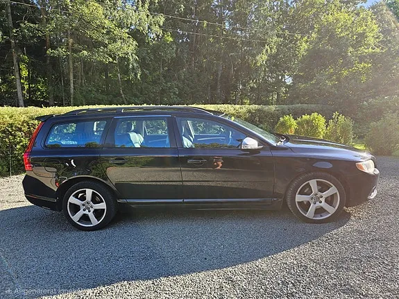 Volvo V70 2011 photo 2
