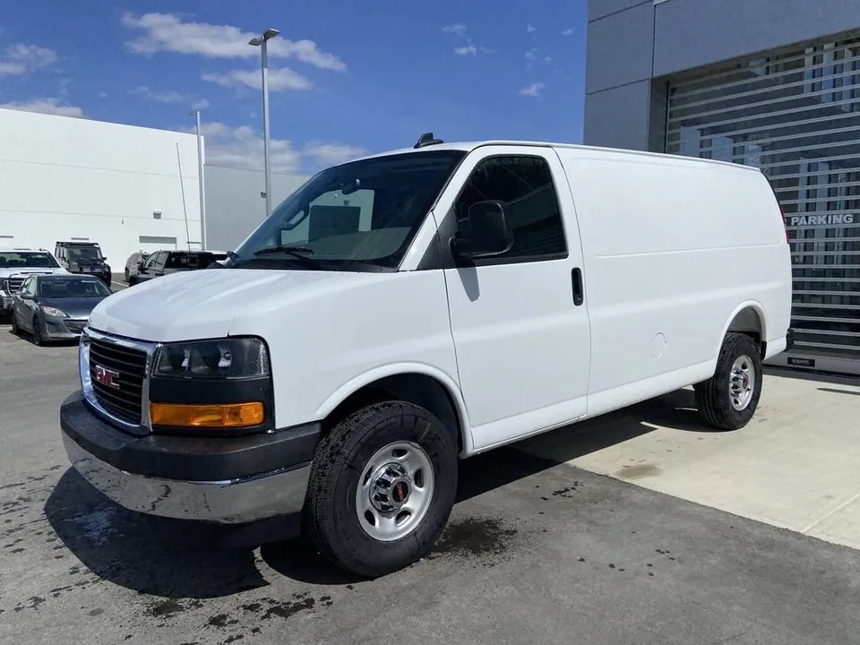 GMC Savana 2025 photo 4