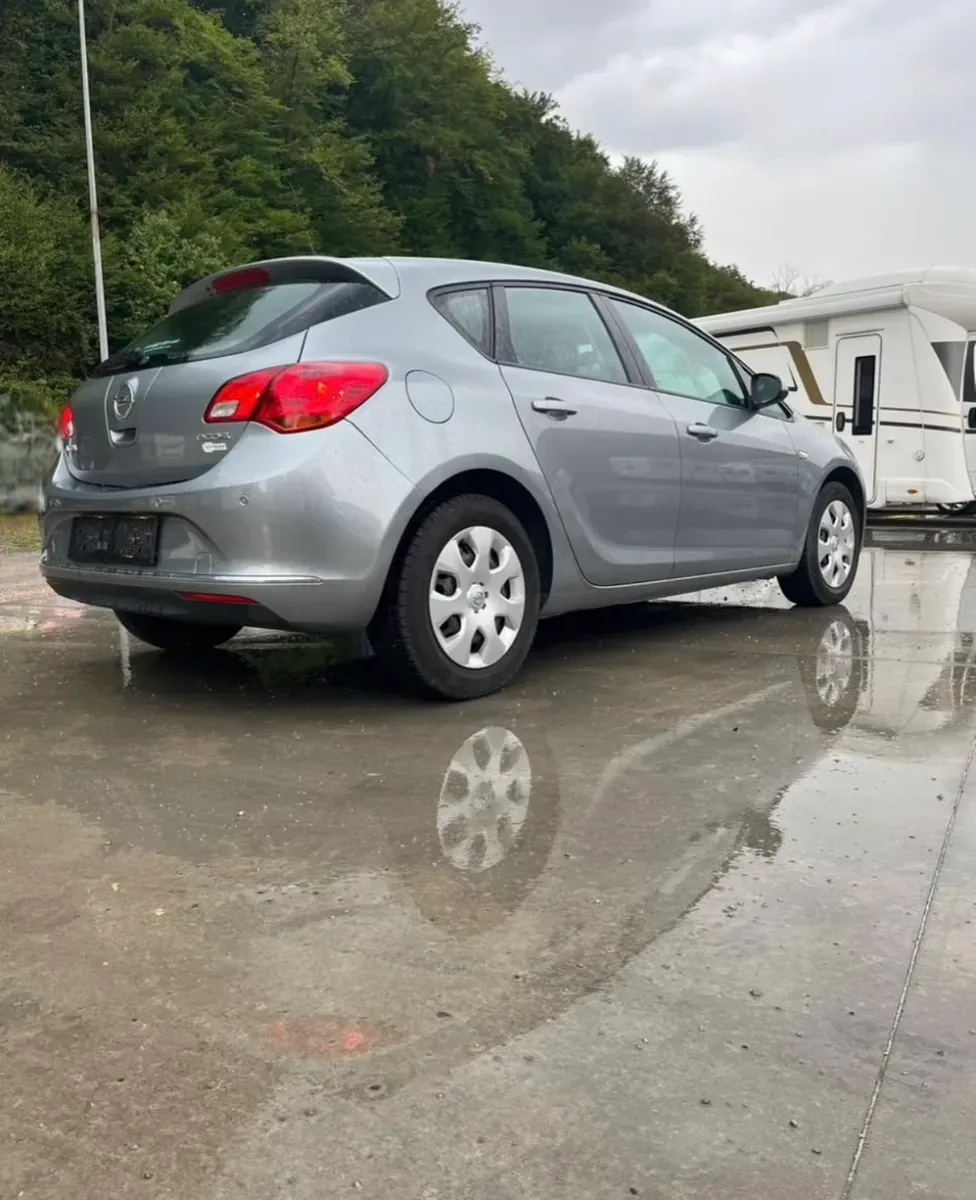Opel Astra 2013 photo 3