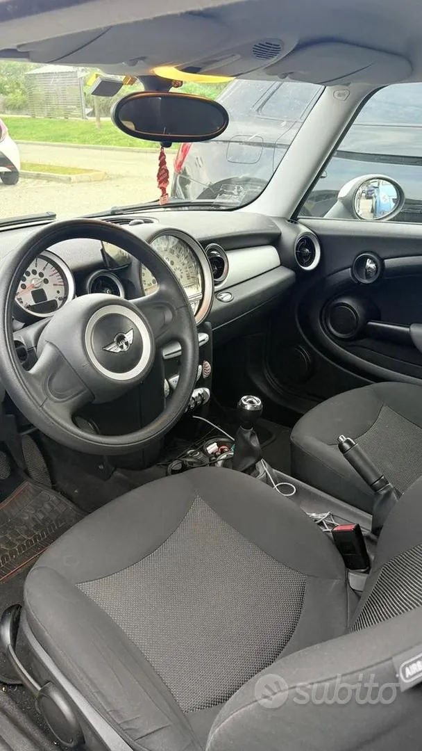 Mini One 2010 photo 2