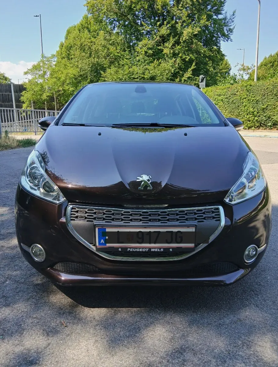 Peugeot 208 2012 photo 2