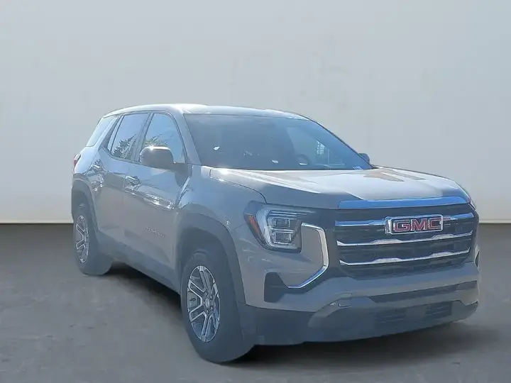 GMC Terrain 2026 photo 2