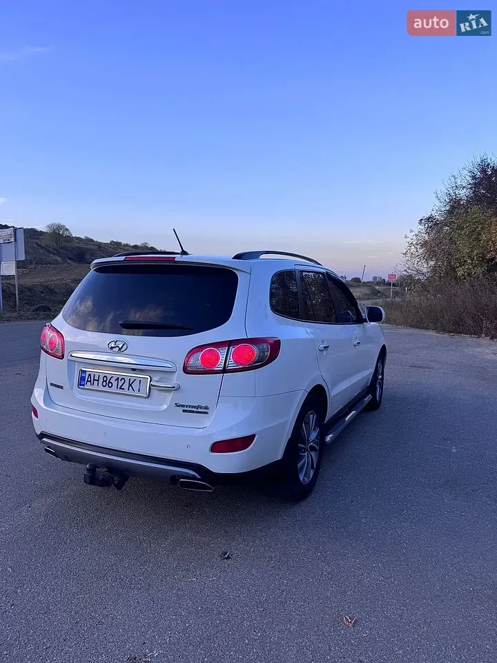 Hyundai Santa Fe 2012 photo 4