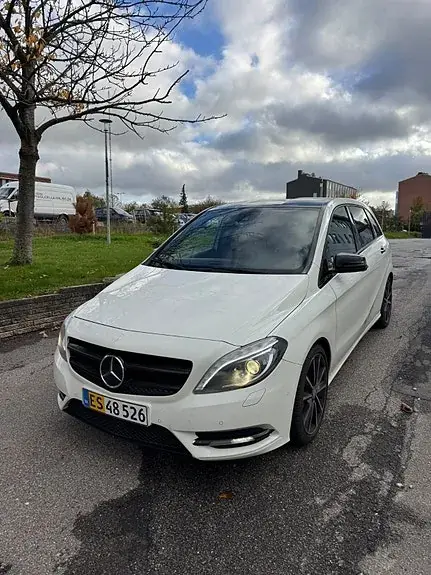 Mercedes-Benz B 250 2013 photo 2