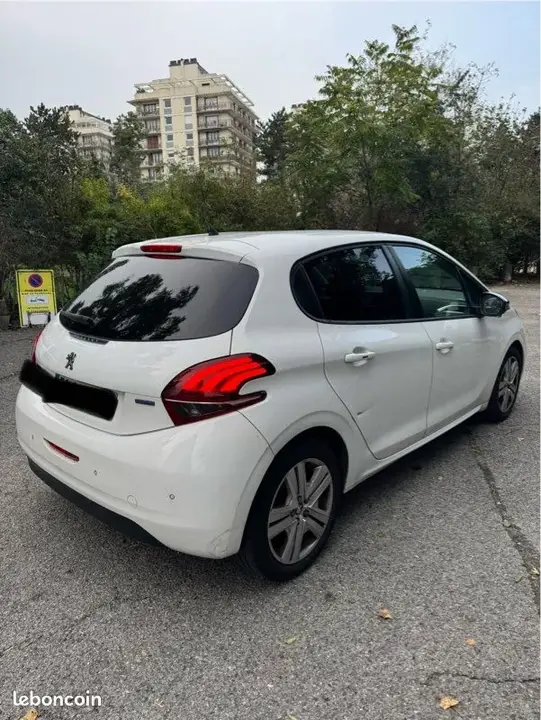 Peugeot 208 2016 photo 2