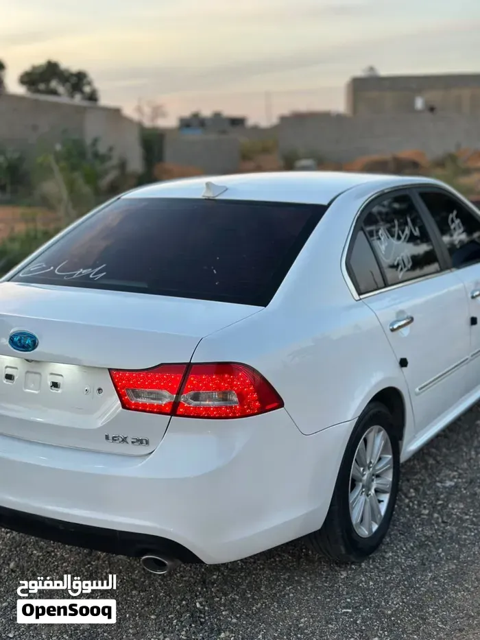 Kia Optima 2010 photo 2