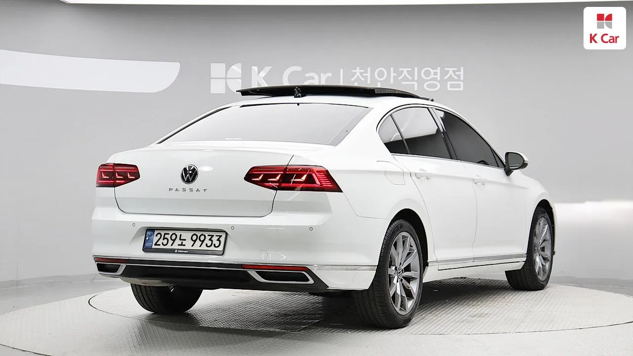 Volkswagen Passat 2022 photo 2