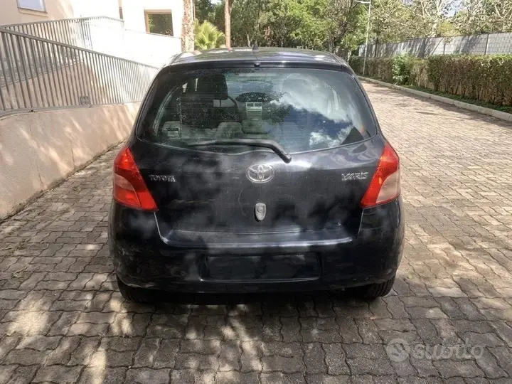 Toyota Yaris 2007 photo 2