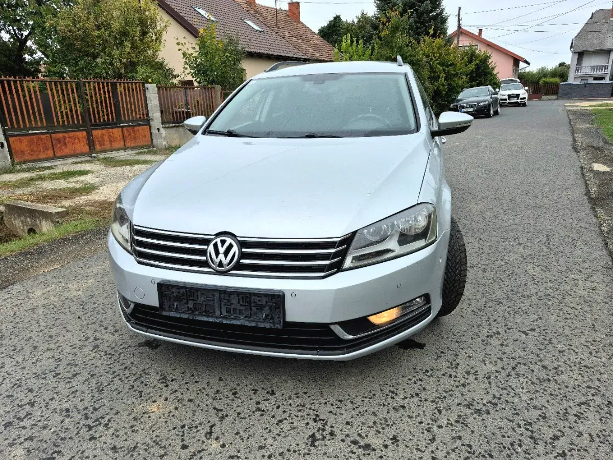 Volkswagen Passat 2011 photo 2