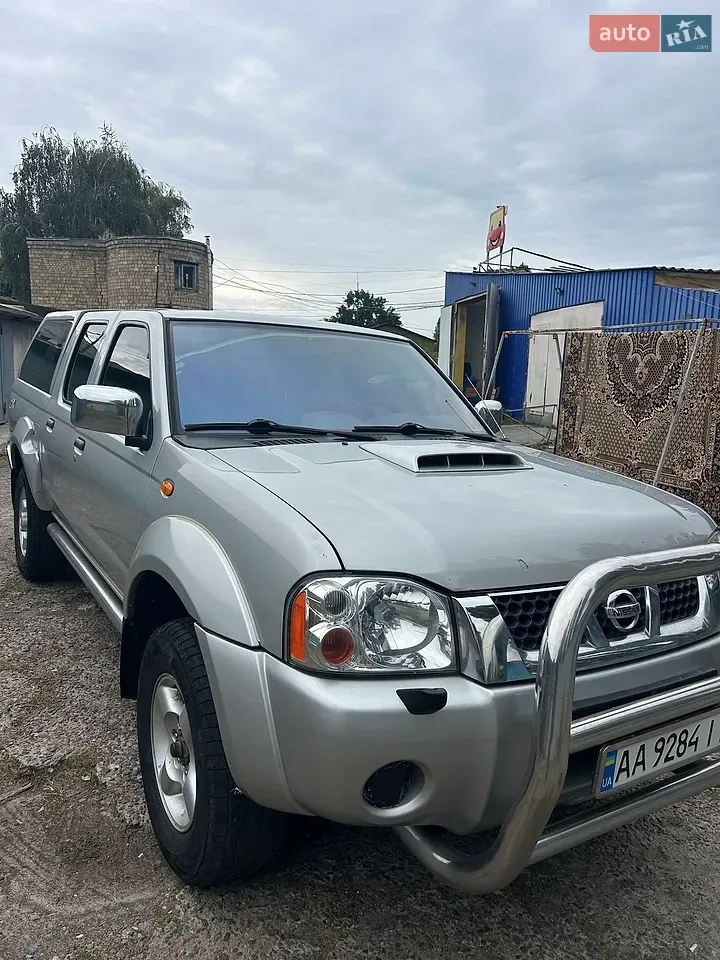 Nissan Np300 2014 photo 2