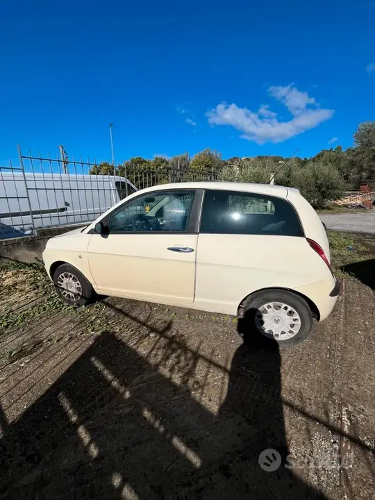 Lancia Ypsilon 2004 photo 2