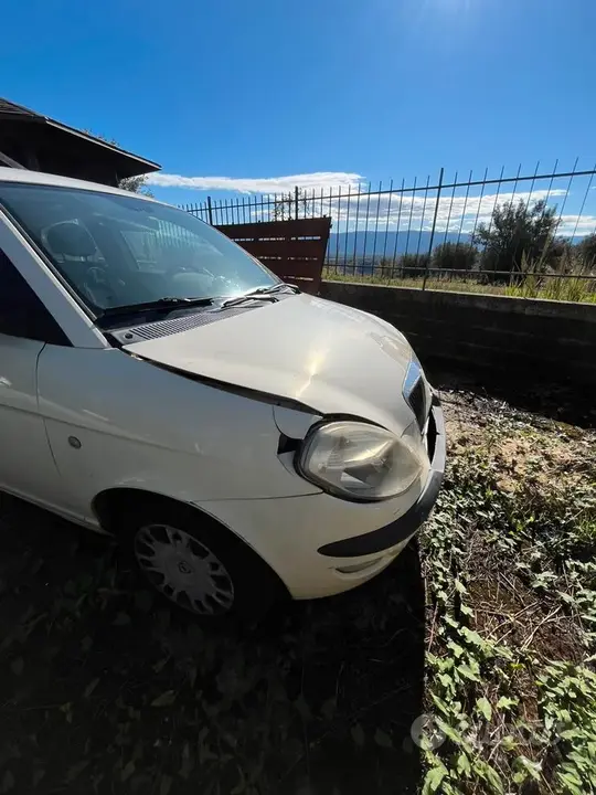 Lancia Ypsilon 2004 photo 4