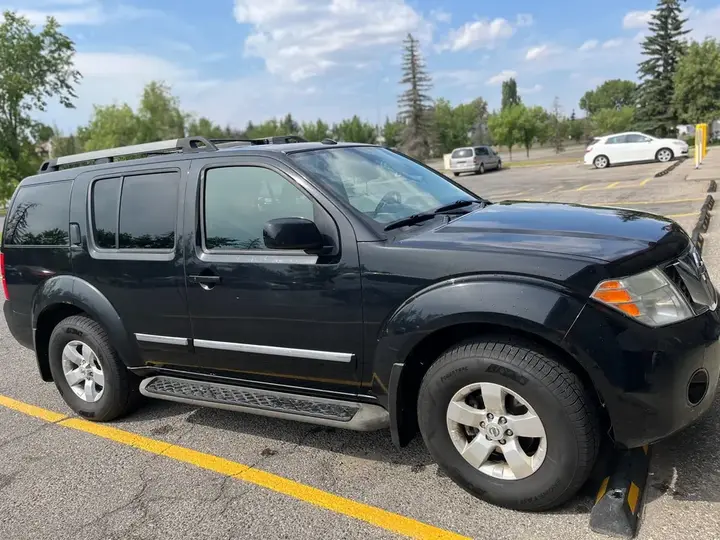 Nissan Pathfinder 2010 photo 2