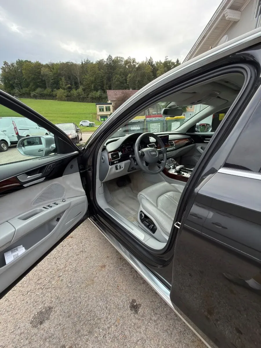 Audi A8 2013 photo 3