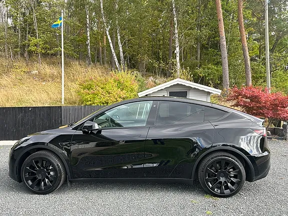 Tesla Model Y 2024 photo 2