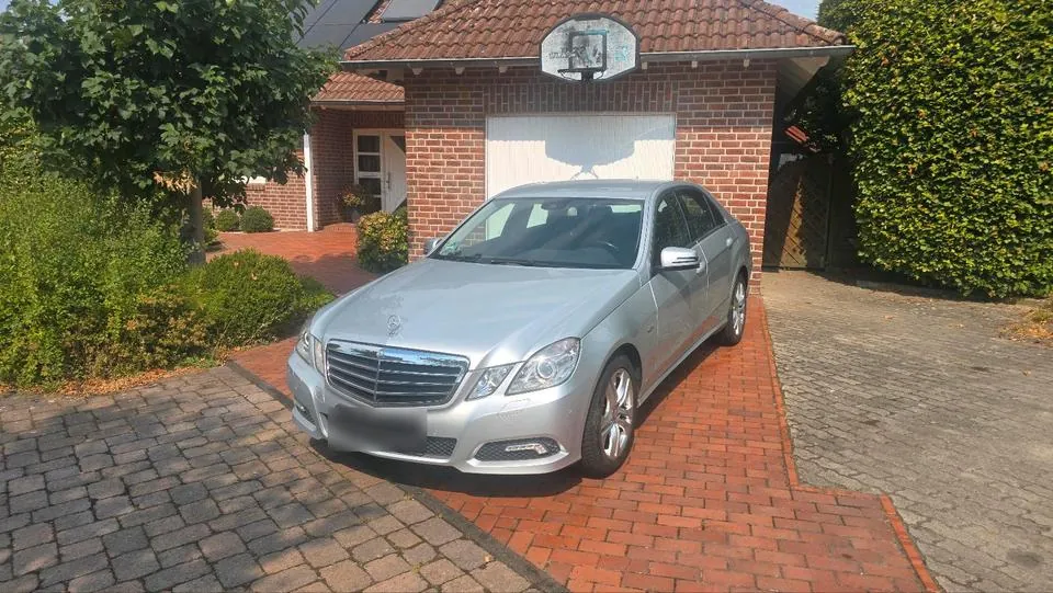 Mercedes-Benz E200