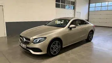 Mercedes-Benz E200