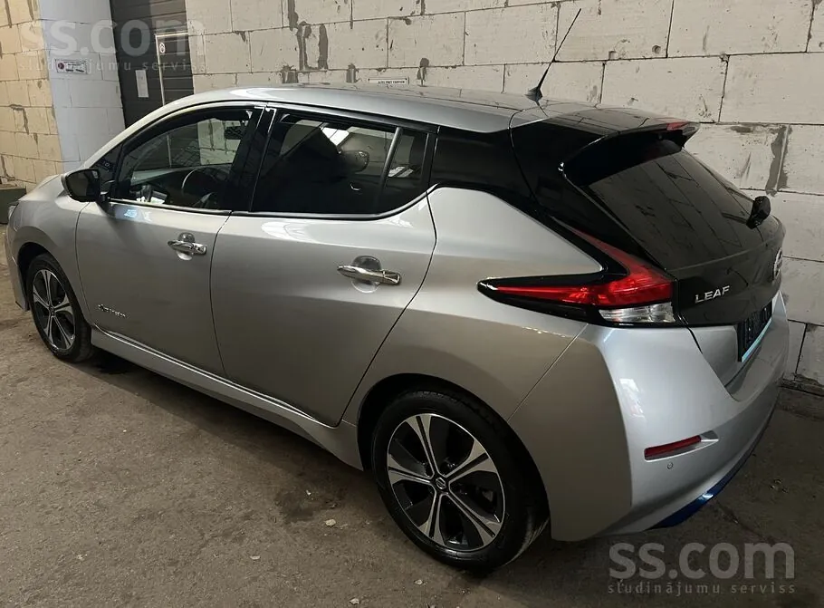 Nissan Leaf 2021 photo 2