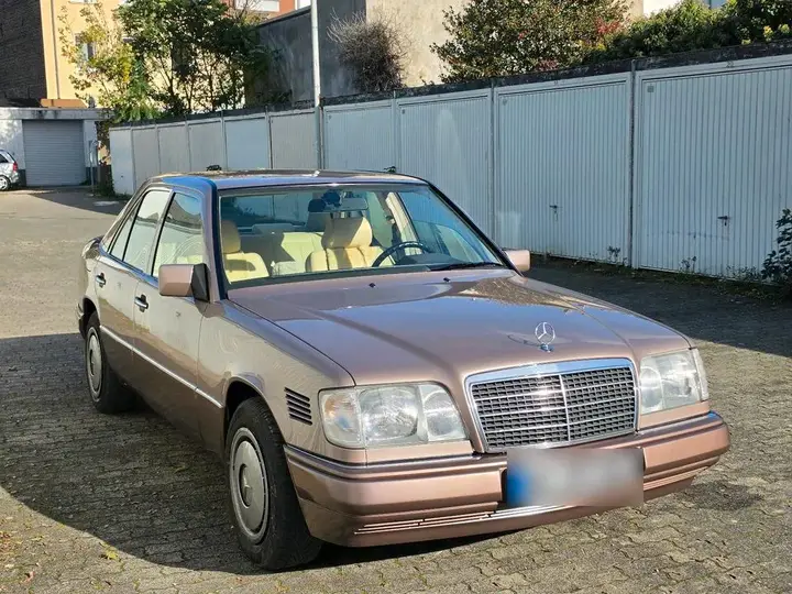Mercedes-Benz W124