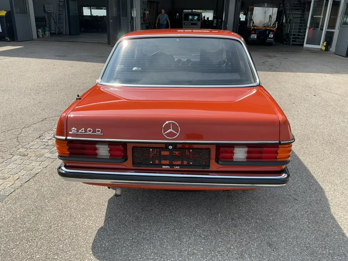 Mercedes-Benz 240 D 1978 photo 3