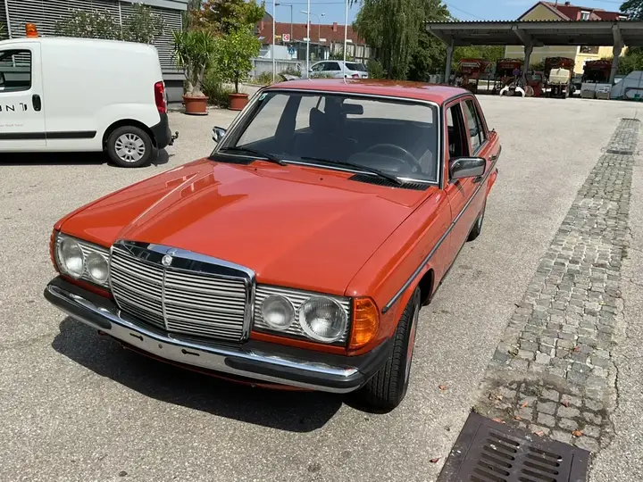Mercedes-Benz 240 D