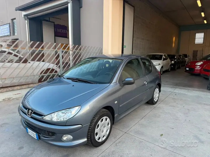Peugeot 206 2008 photo 2