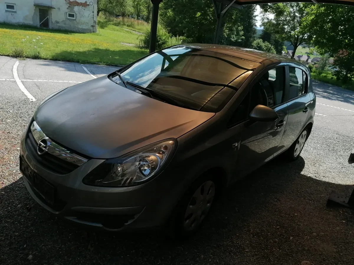 Opel Corsa 2011 photo 2