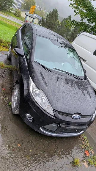 Ford Fiesta 2011 photo 2