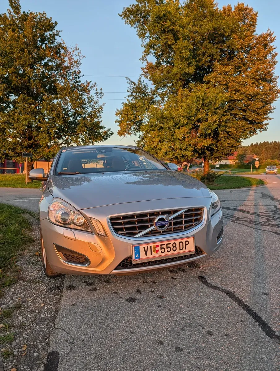 Volvo V60 2013 photo 2
