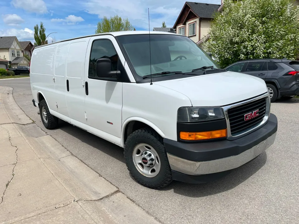 GMC Savana 2018 photo 2