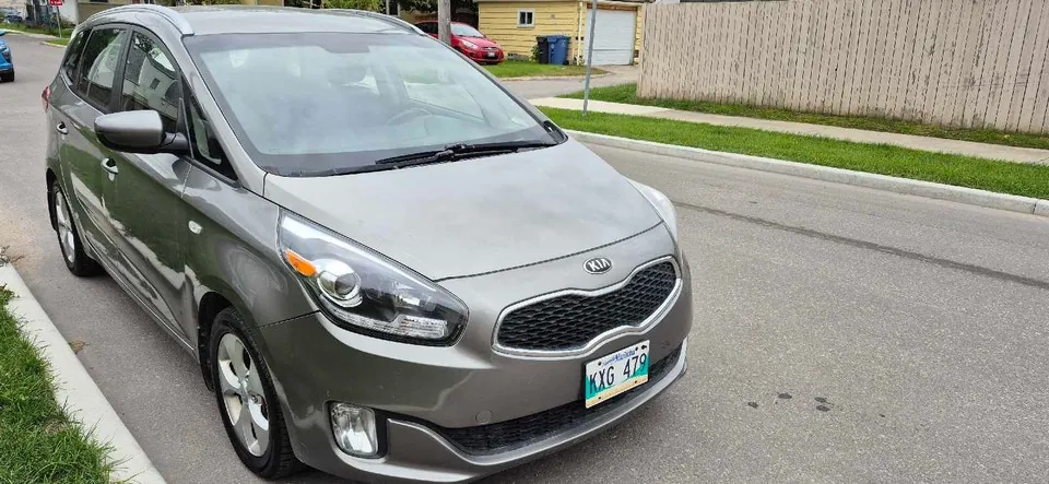 Kia Rondo 2014 photo 3