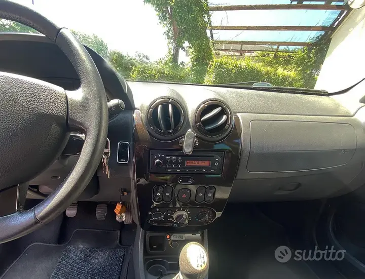 Dacia Duster 2011 photo 4