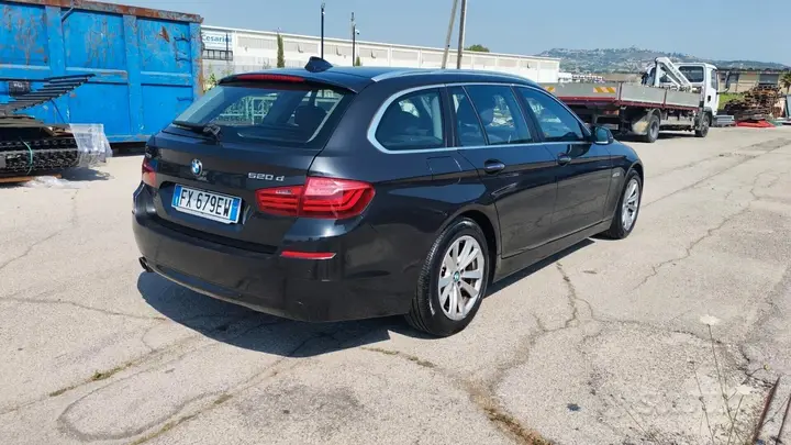BMW 520D 2015 photo 2
