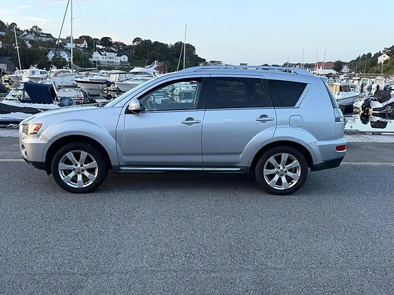 Mitsubishi Outlander 2010 photo 2
