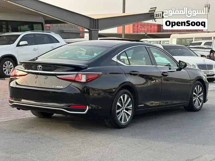 Lexus Es 300 2020 photo 2