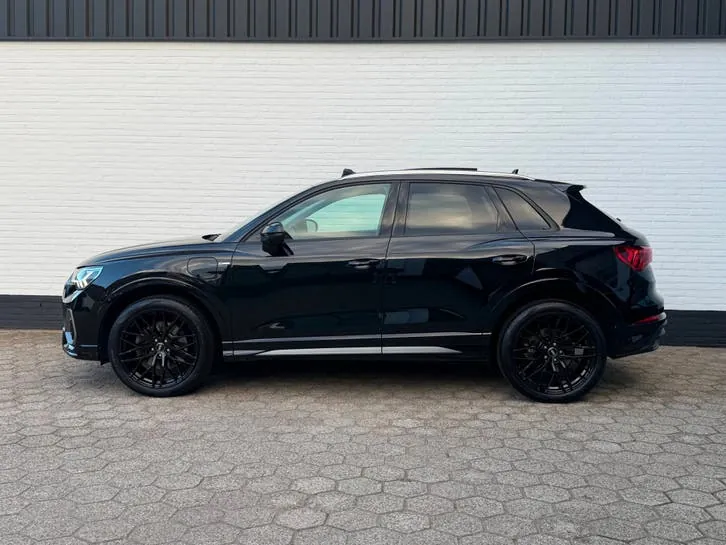 Audi Q3 2022 photo 2