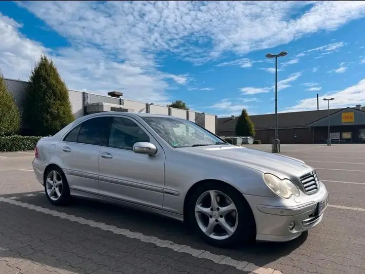 Mercedes-Benz C 240