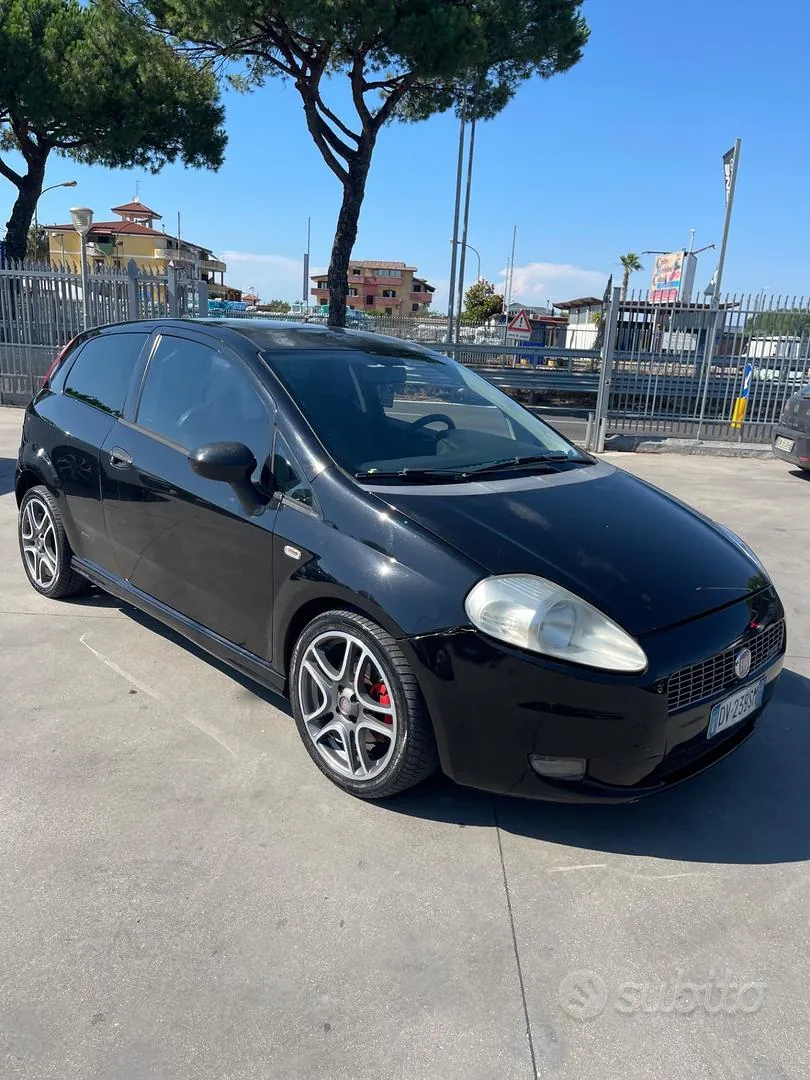 Fiat Grande Punto 2009 photo 2