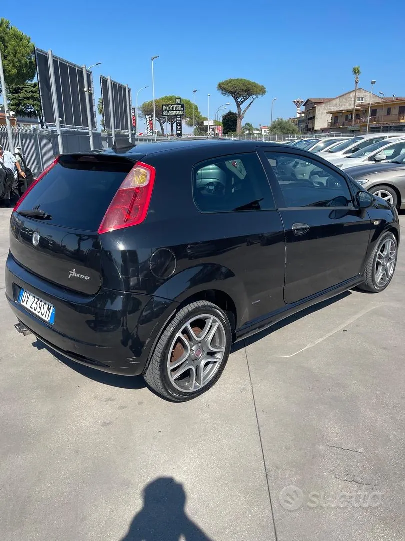 Fiat Grande Punto 2009 photo 4