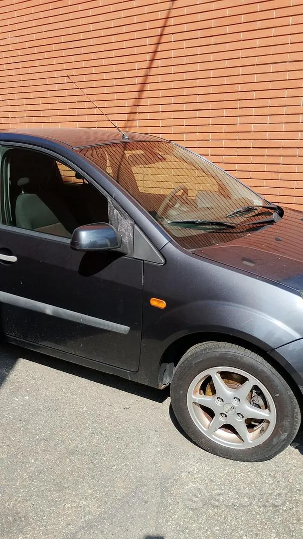 Ford Fiesta 2006 photo 2