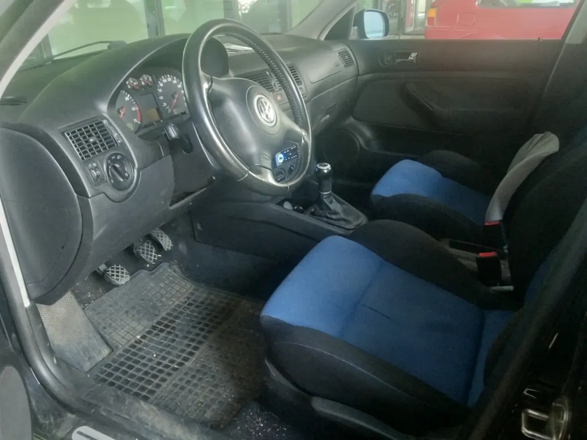 Volkswagen Golf 2000 photo 2