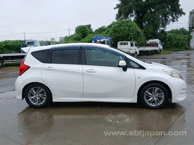 Nissan Note Rider 2013 photo 2