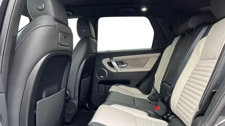 Land Rover Discovery Sport 2026 photo 4