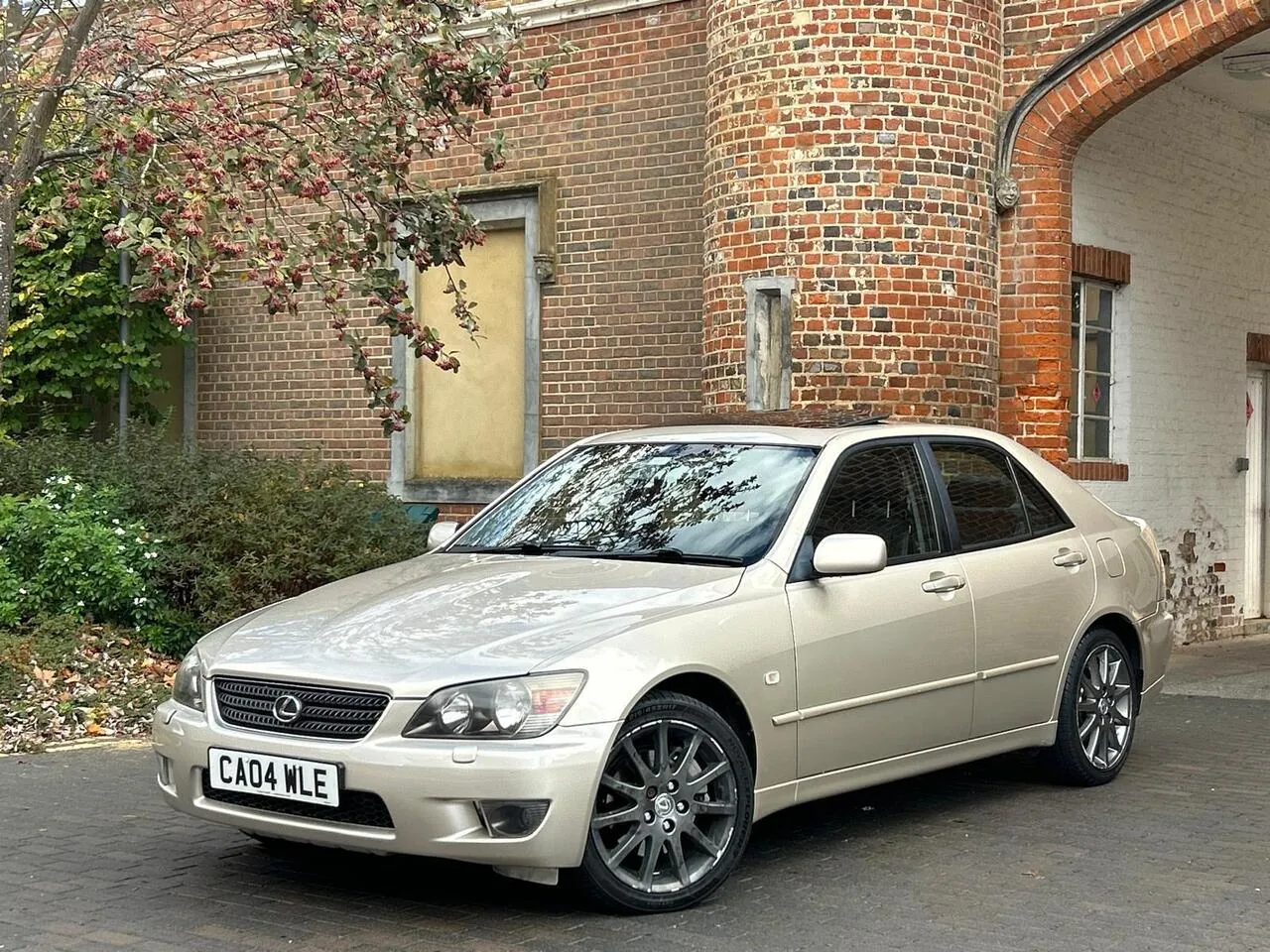 Lexus Is 2004 photo 2