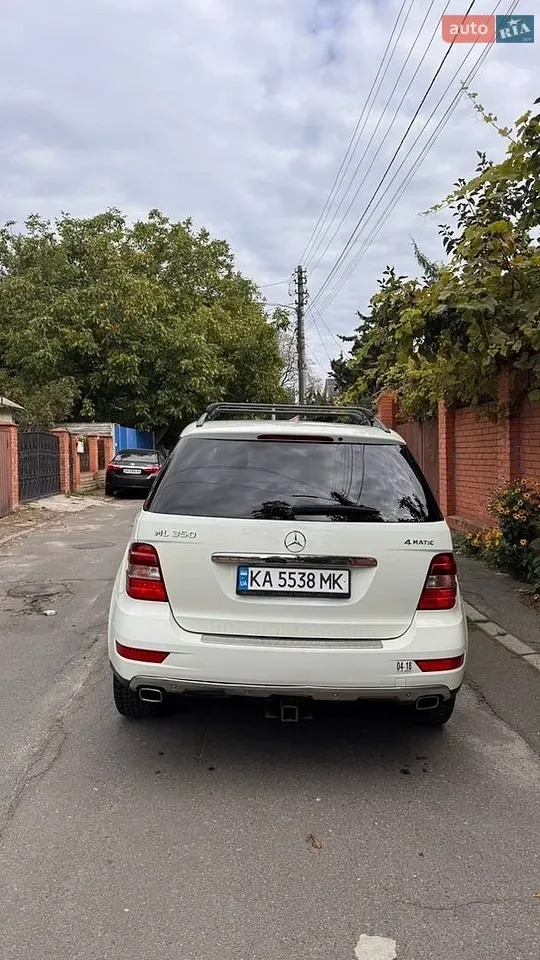 Mercedes-Benz M-Class 2010 photo 3
